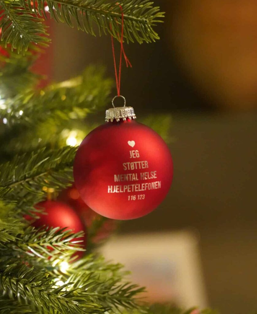 Julekule på et juletre.